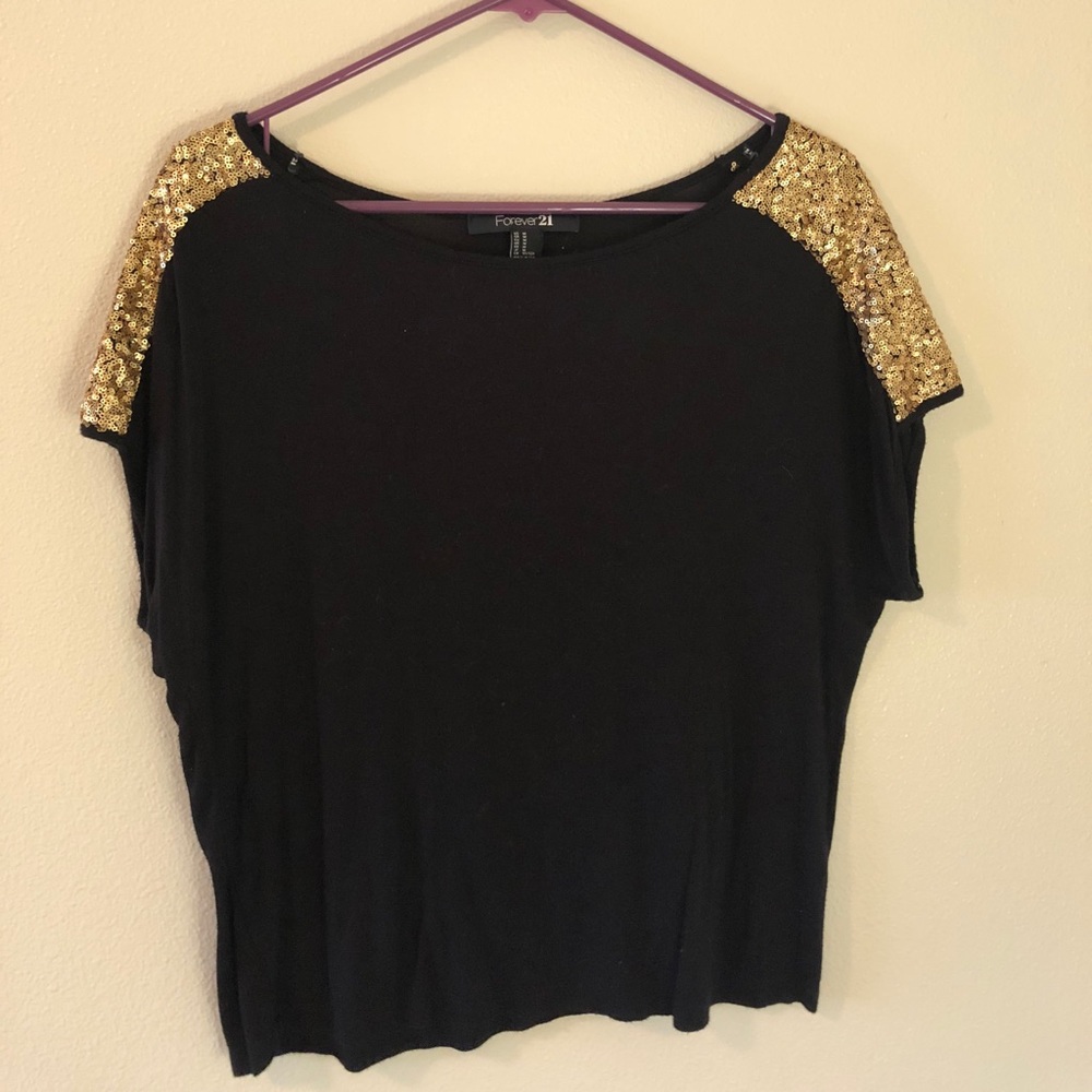 Sweatshirts, shirts, and drop tops. - Picture 3 of 8